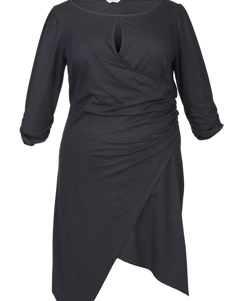Front of a size XL(26/28) Lina Keyhole Ruched Waist Dress in Black by MAYES NYC. | dia_product_style_image_id:250910